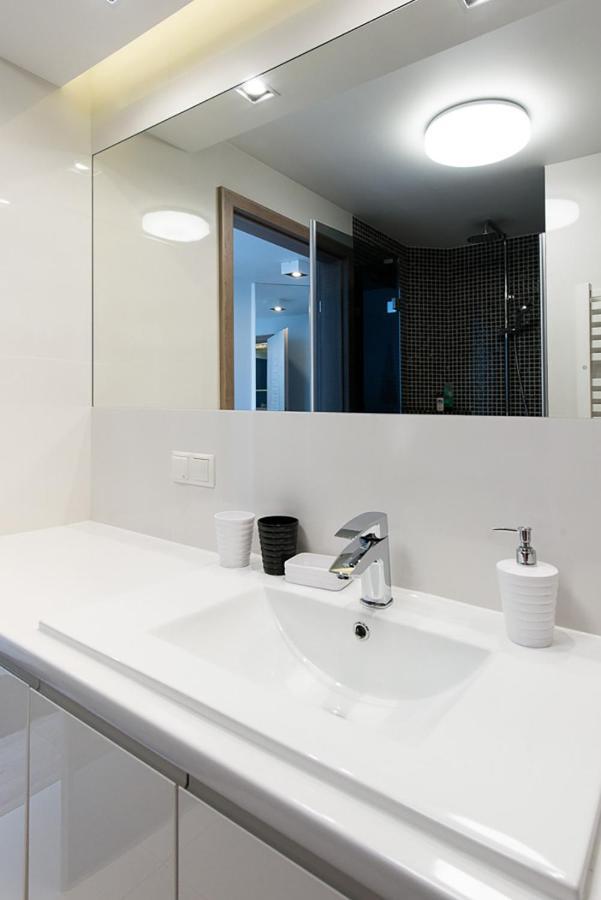 Cozy And Large 62 M2 Apartment With Air Conditioning, Old Town Krasków Eksteriør bilde