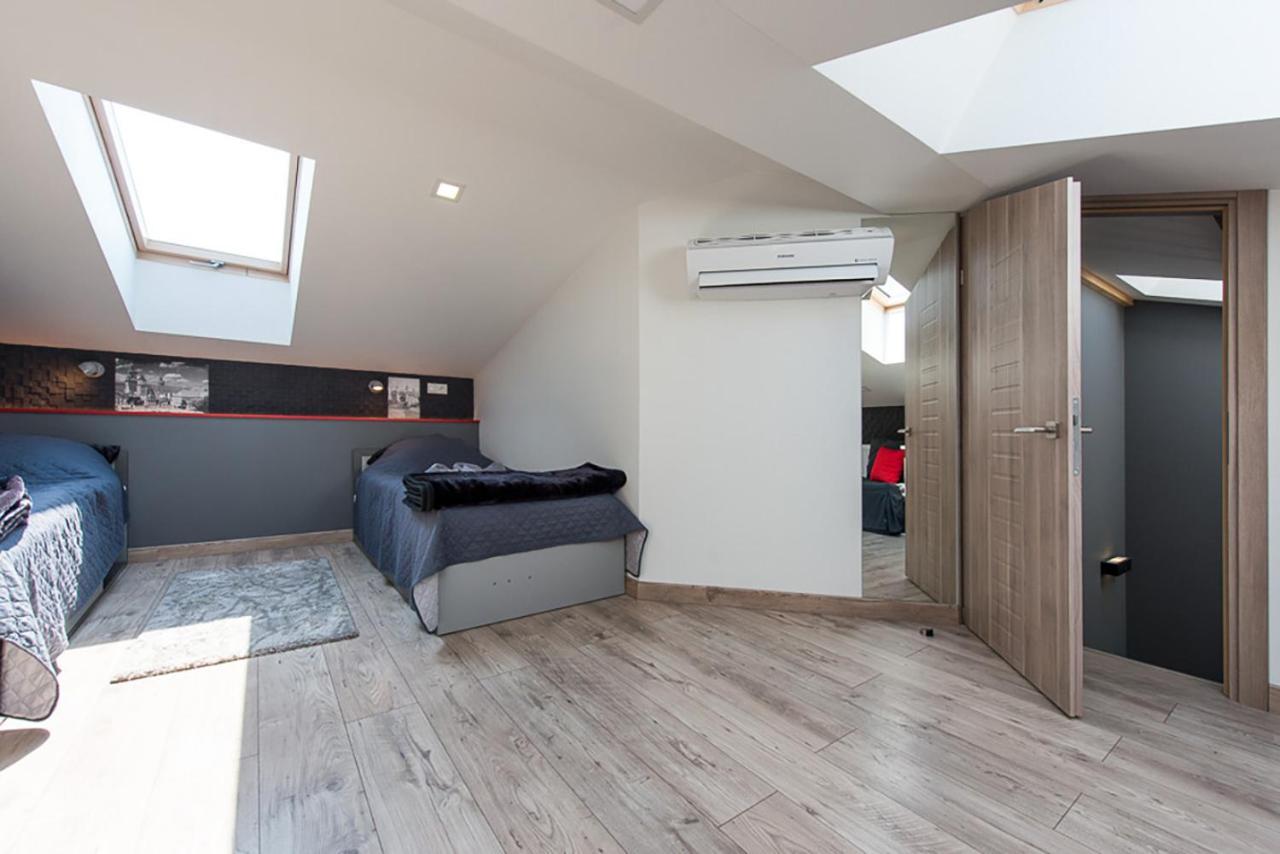 Cozy And Large 62 M2 Apartment With Air Conditioning, Old Town Krasków Eksteriør bilde