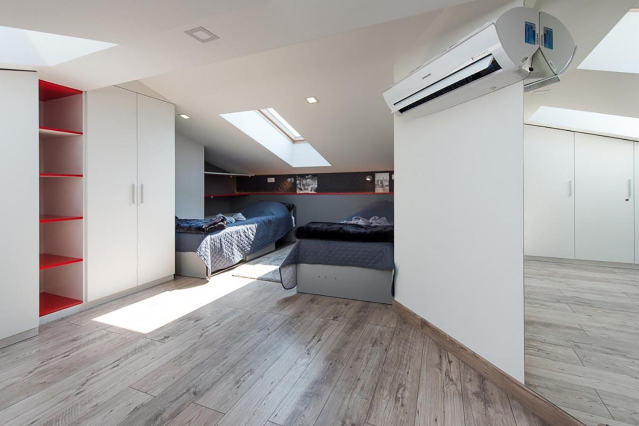 Cozy And Large 62 M2 Apartment With Air Conditioning, Old Town Krasków Eksteriør bilde